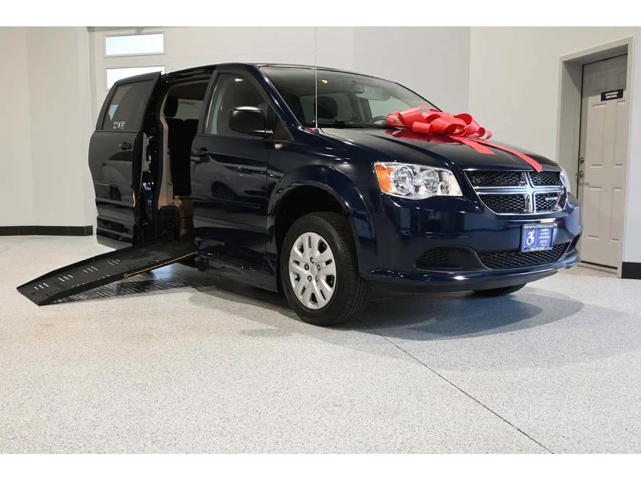 dodge grand caravan 2017 2C7WDGBG6HR595698 image dodge grand caravan 2017 2C7WDGBG6HR595698 image